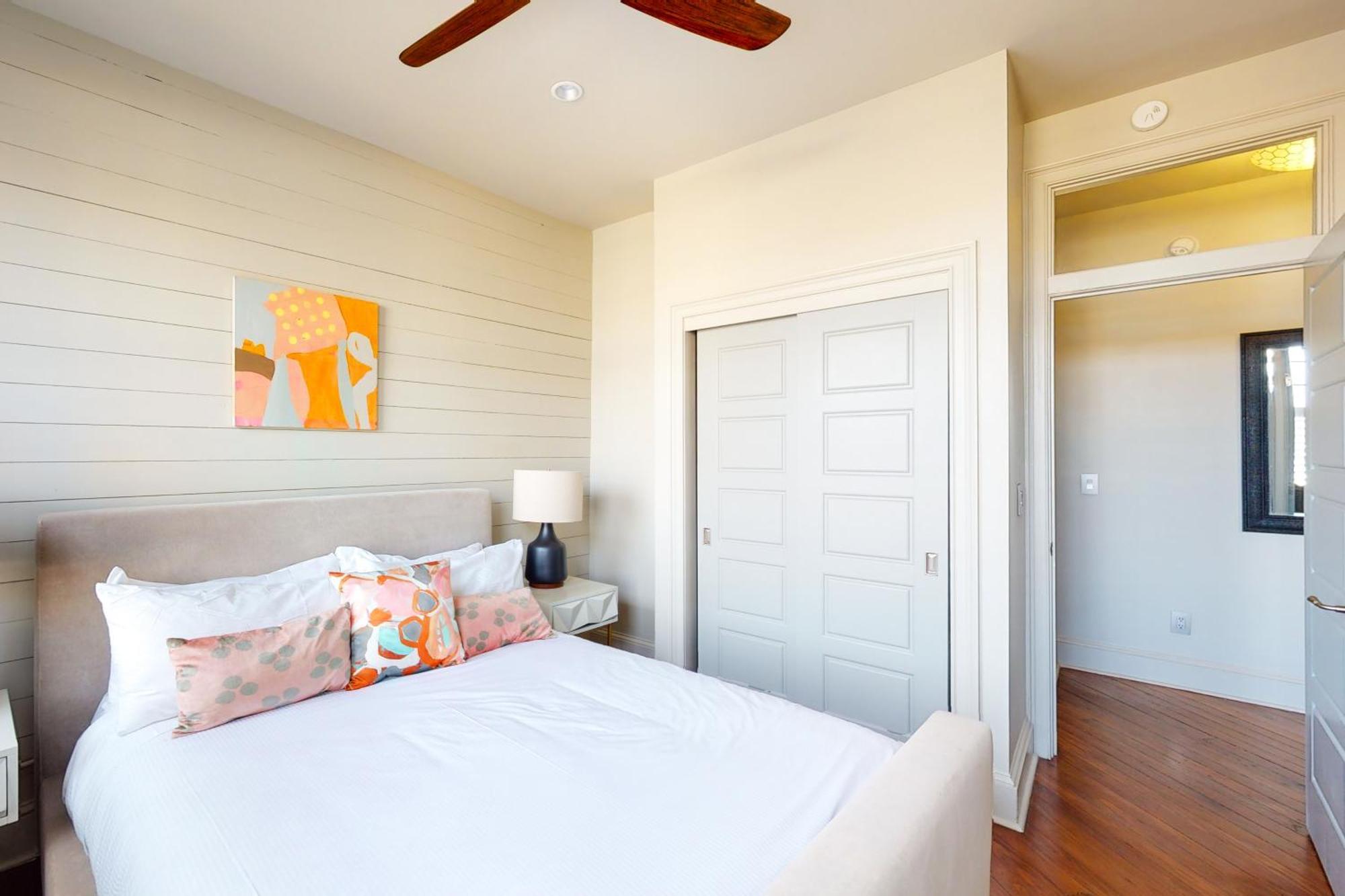 563 King Apartments Charleston Bilik gambar