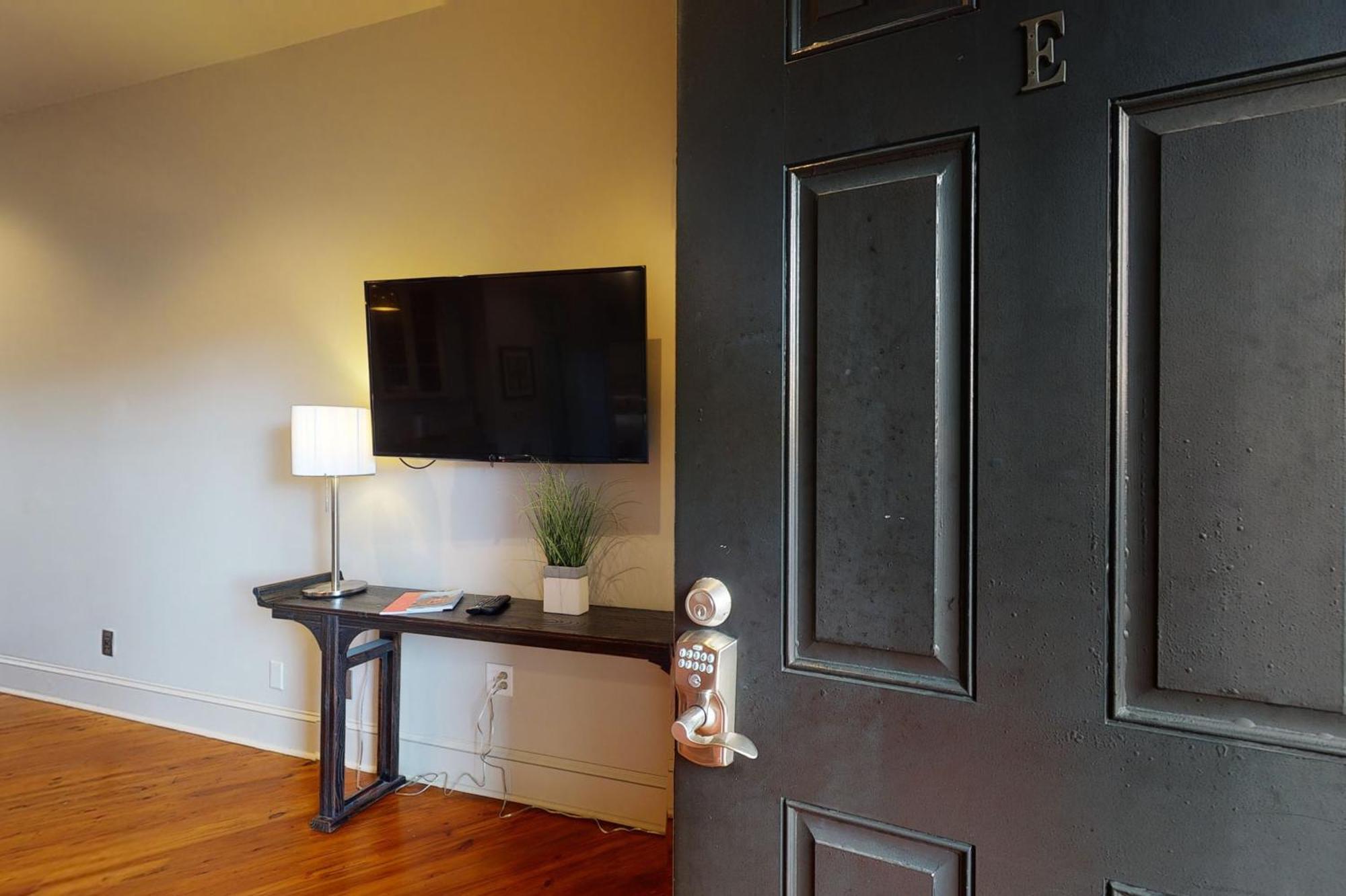563 King Apartments Charleston Bilik gambar