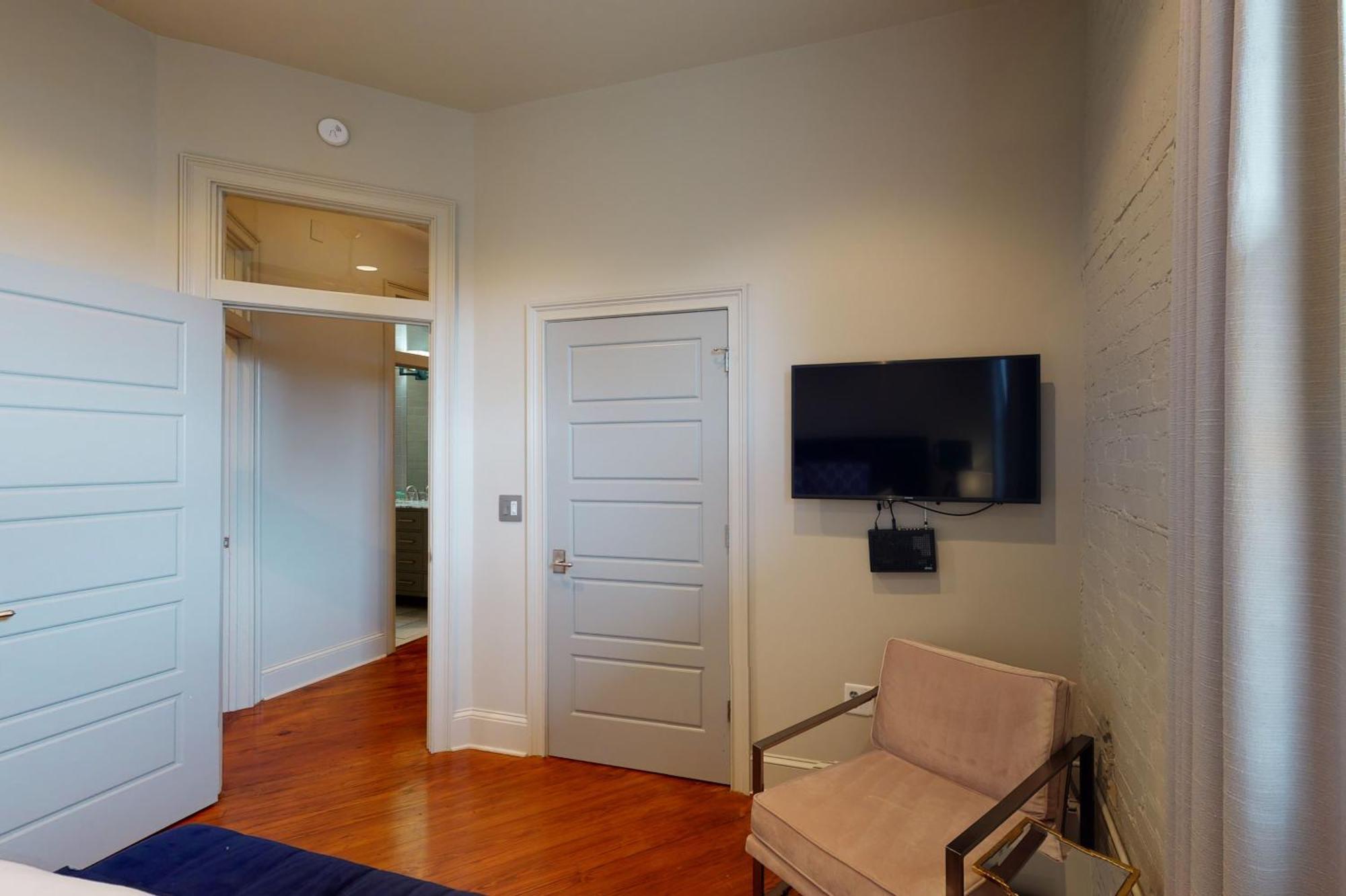 563 King Apartments Charleston Bilik gambar