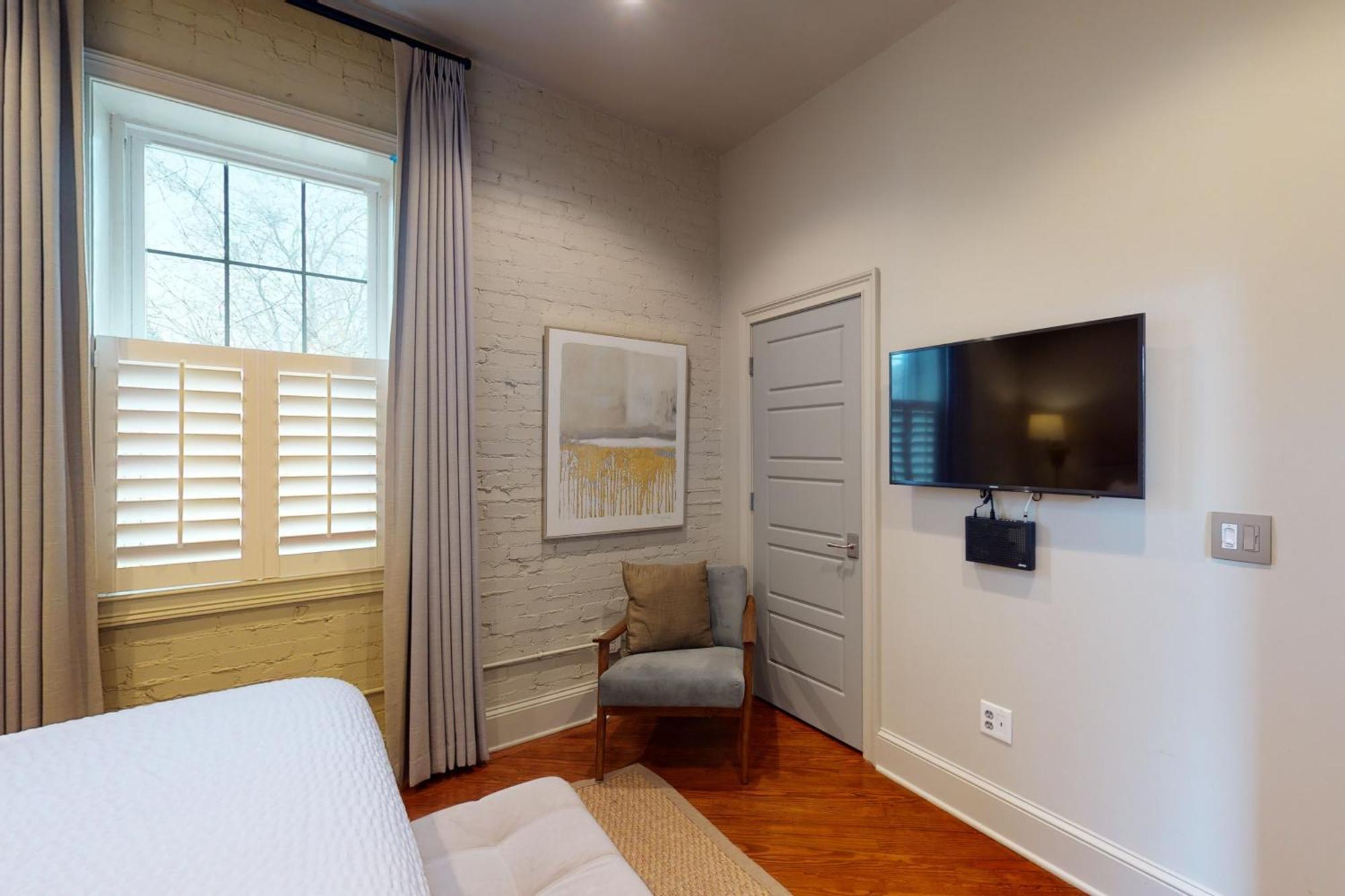 563 King Apartments Charleston Bilik gambar